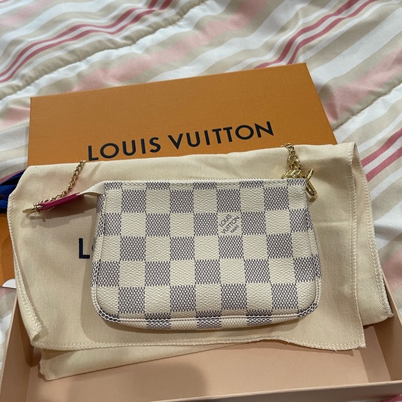 Limited Vivienne in Hollywood - Picture 10 of 16